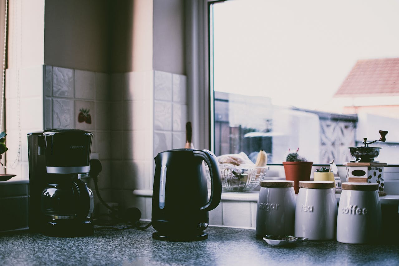 How to Pack Your Kitchen Efficiently for a Relocation Appliances Image