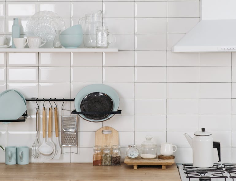 Minimalist Decluttering Tips That Impress Buyers Kitchen Image