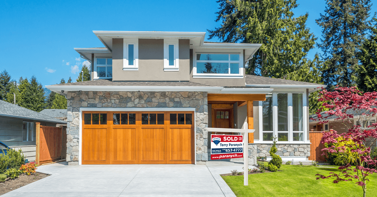 Moving and Selling Simultaneously: How to Stay Organized and Avoid Stress Image