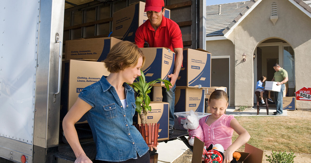 Moving and Selling Simultaneously: How to Stay Organized and Avoid Stress Movers Image