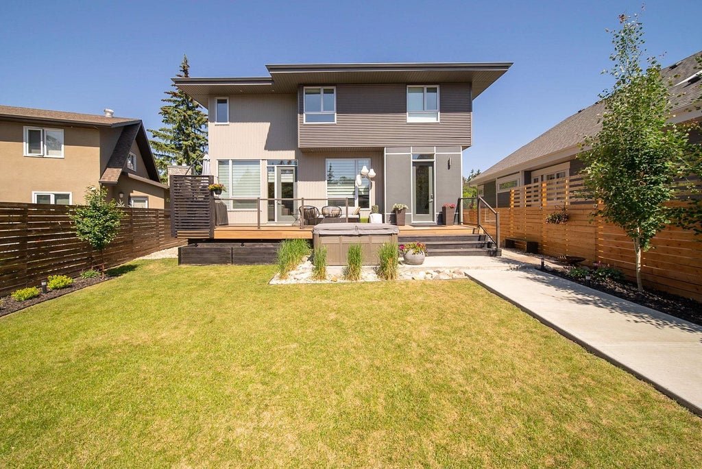 Luxury Living in Edmonton: Crestwood Price Range and Housing Stock Image